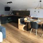 Pinta Kombilo Apartment Grobming